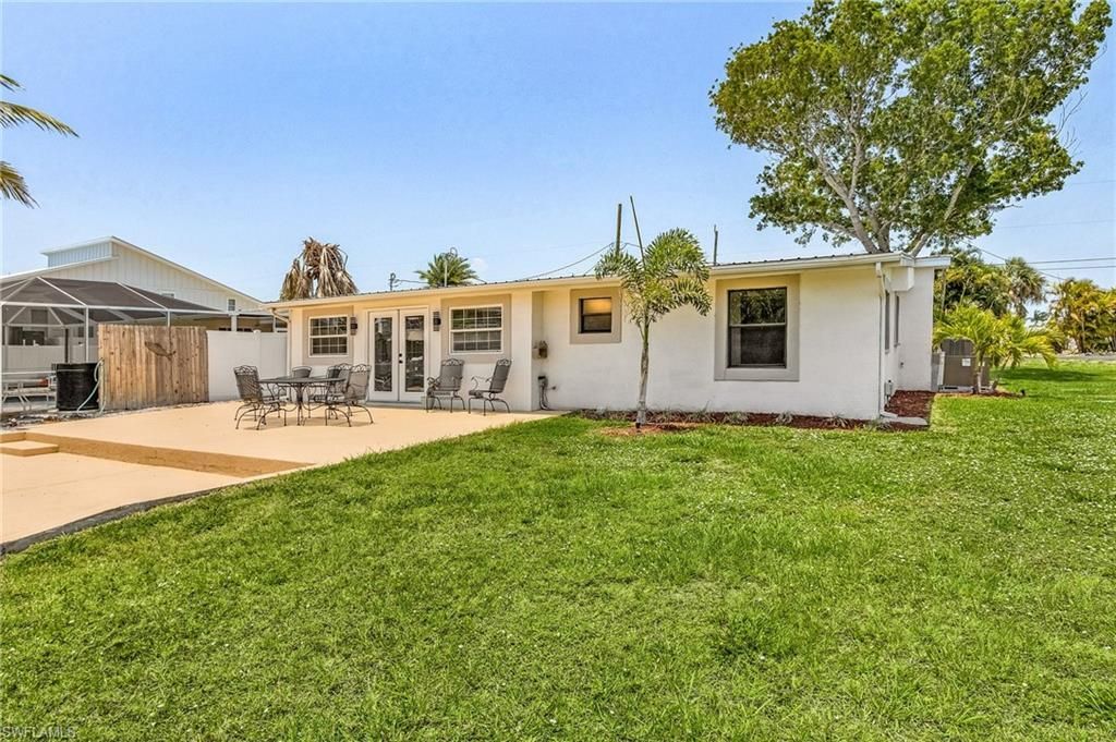 2390 Oleander St, Saint James City, FL 33956 Photo