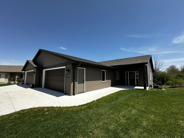 116 Sunrise Ct, Cedar Grove, WI 53013