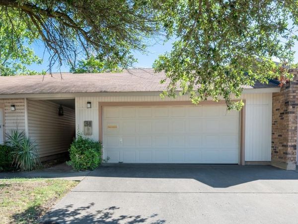 31 Hampshire Circle, Little Rock, AR 72212