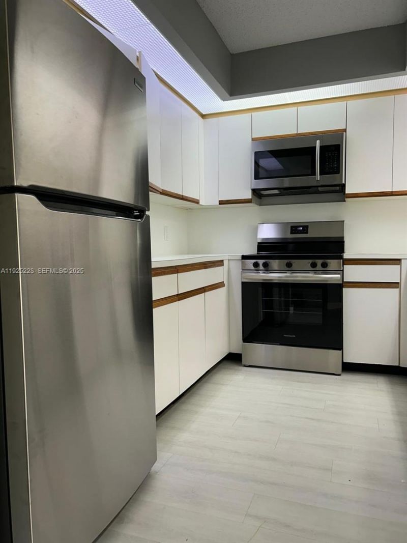 1000 SW 125th Ave, Unit 214N, Pembroke Pines, FL 33027 Photo