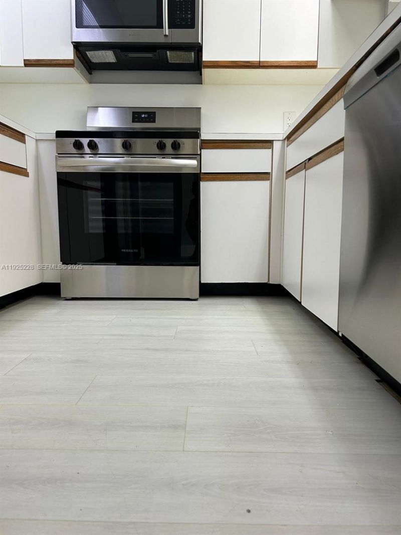 1000 SW 125th Ave, Unit 214N, Pembroke Pines, FL 33027 Photo