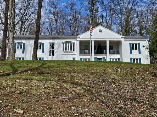 885 Sheridan Road, Coshocton, OH 43812