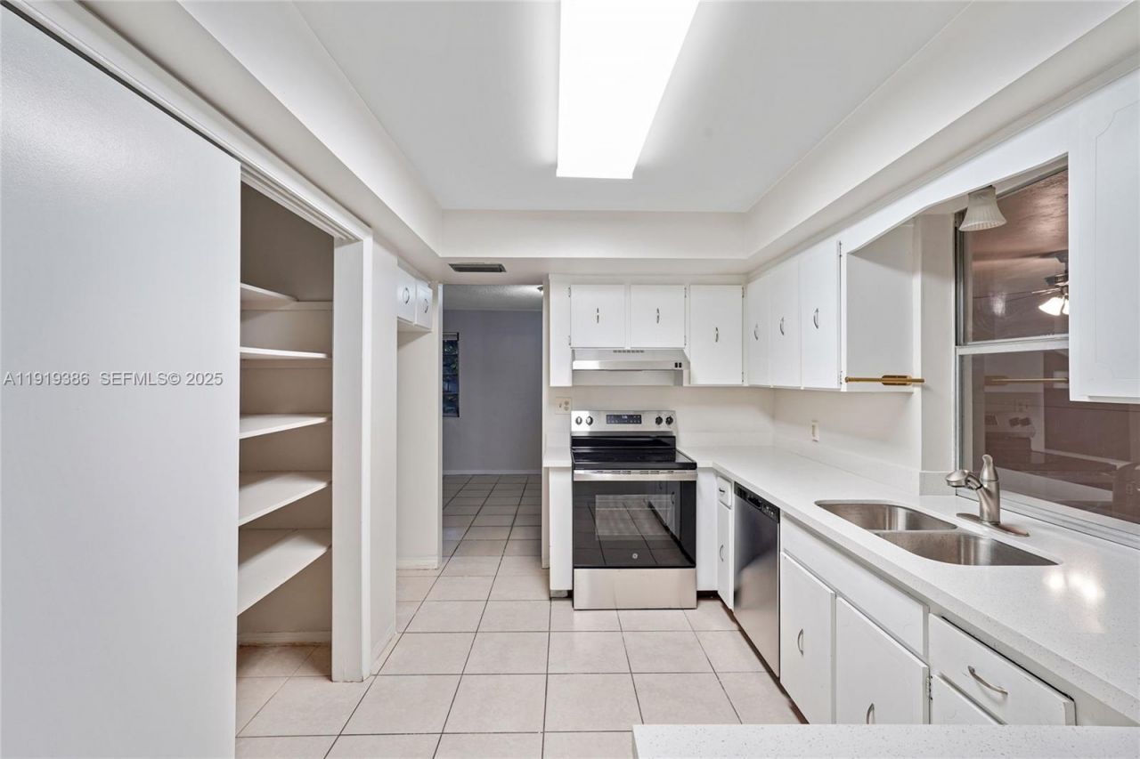 7315 Allen Dr, Hollywood, FL 33024 Photo