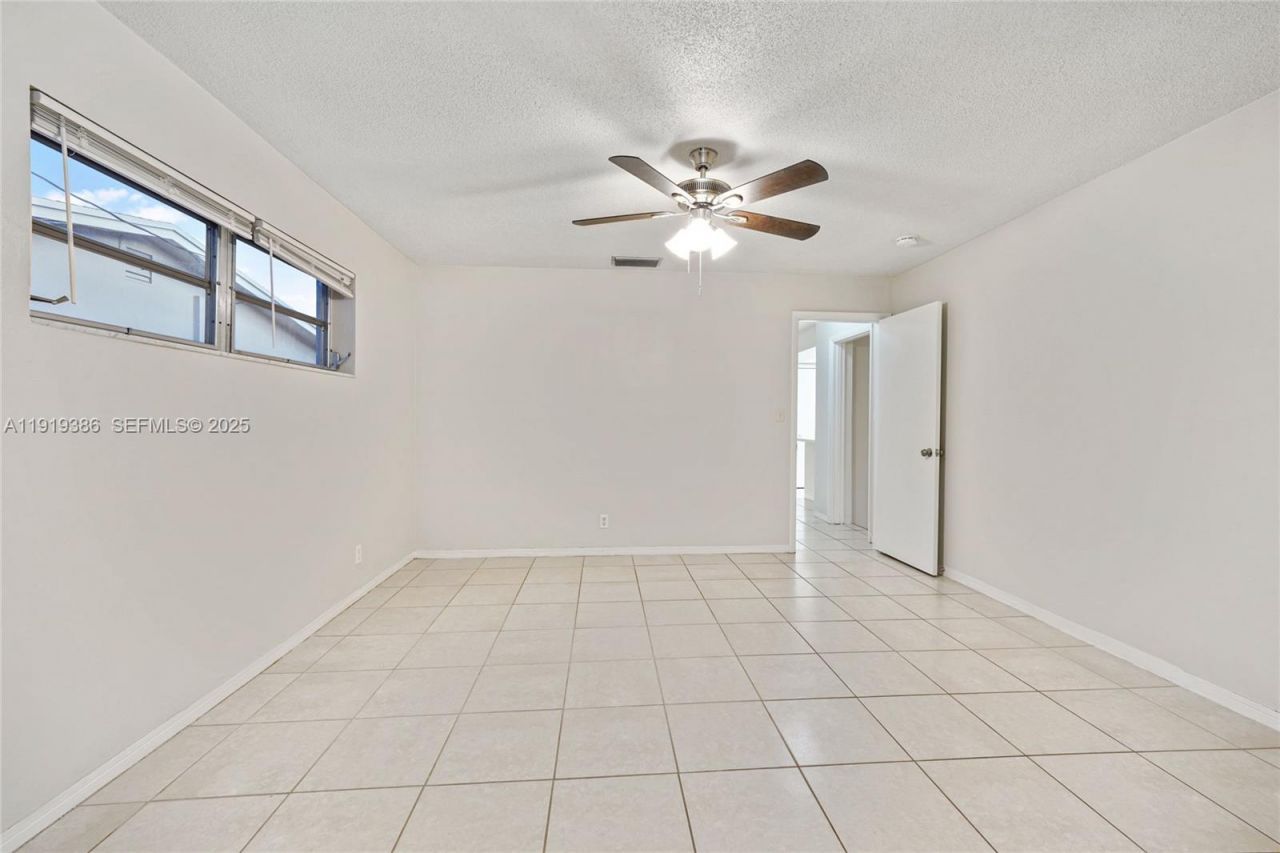 7315 Allen Dr, Hollywood, FL 33024 Photo