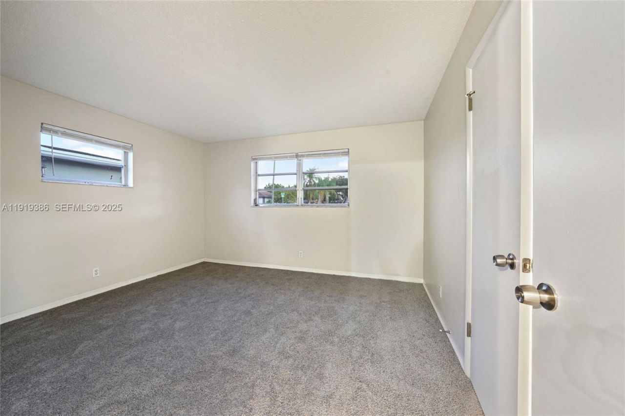 7315 Allen Dr, Hollywood, FL 33024 Photo