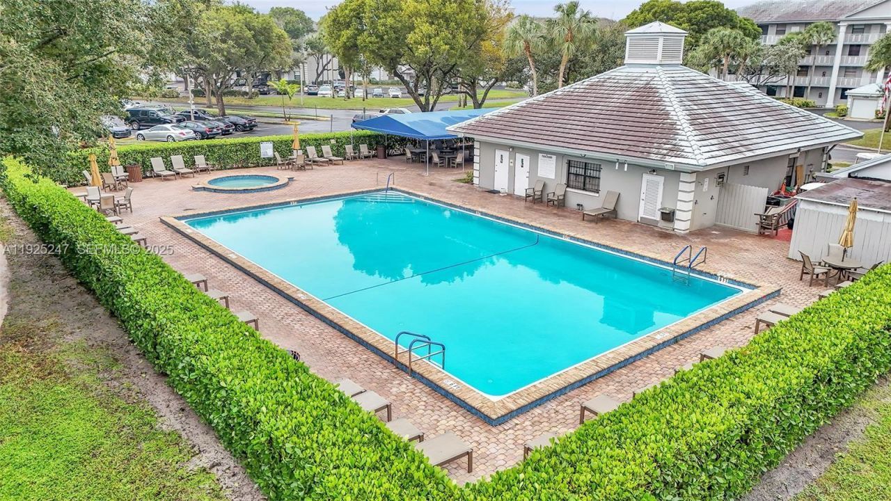 1703 Whitehall Dr, Unit 301, Davie, FL 33324 Photo