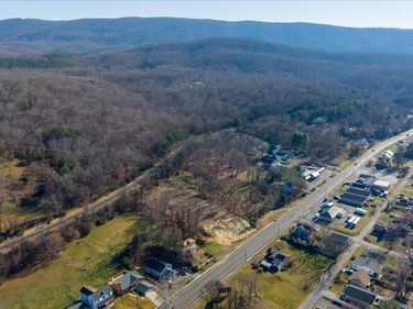 1357 MAIN ST E, Waynesboro, VA 22980