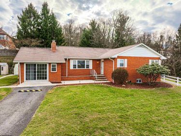 129 Lexington Avenue, Westover, WV 26501