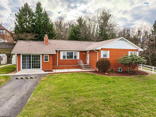 129 Lexington Avenue, Westover, WV 26501