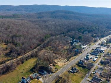 1357 E MAIN ST, WAYNESBORO, VA 22980