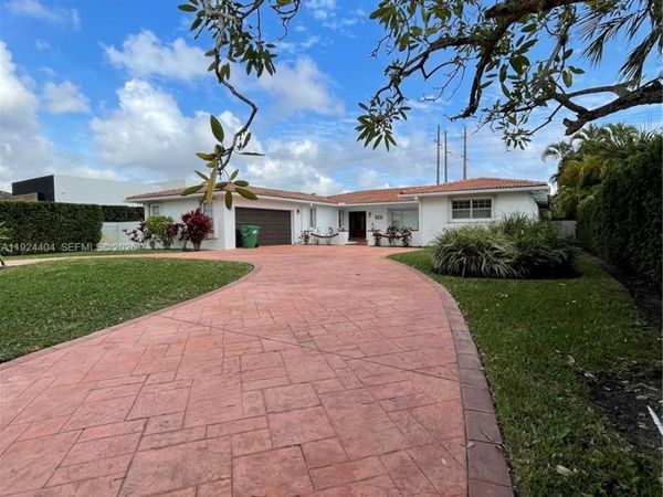 2911 SW 98th Ave, Miami, FL 33165