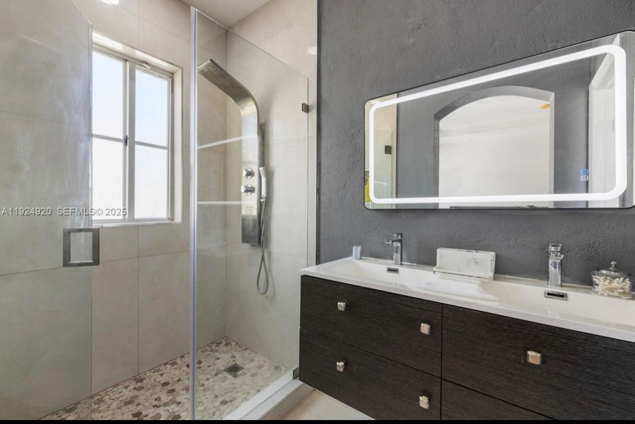 8362 NW 107th Ct, Unit 7-24, Doral, FL 33178 Photo