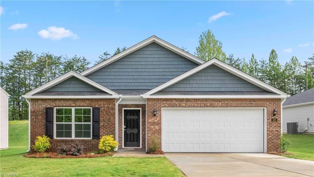 121 Greenbrier Way, Stoneville, NC 27048 Main Photo