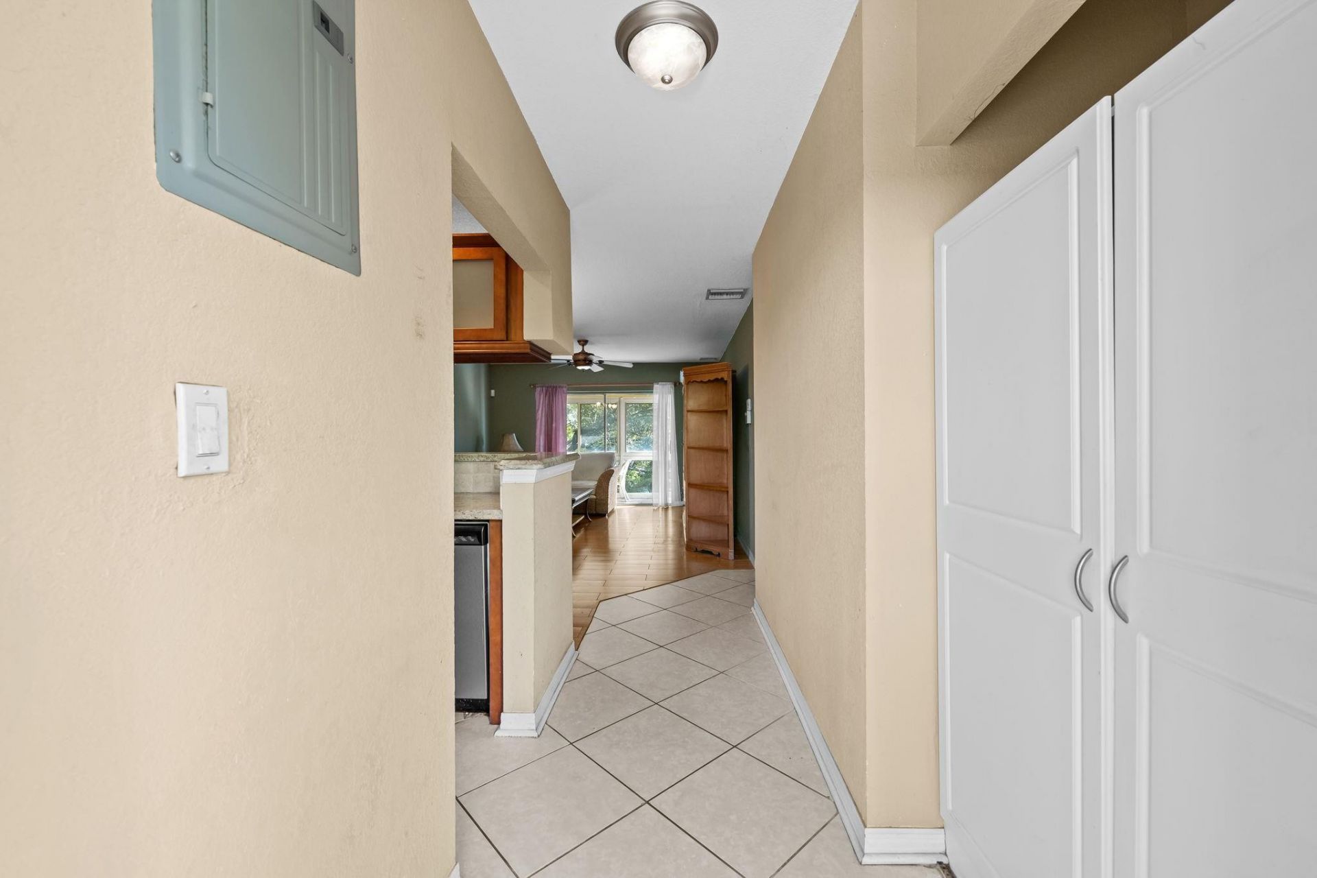 5151 W Oakland Park Boulevard, Unit 309, Lauderdale Lakes, FL 33313 Photo