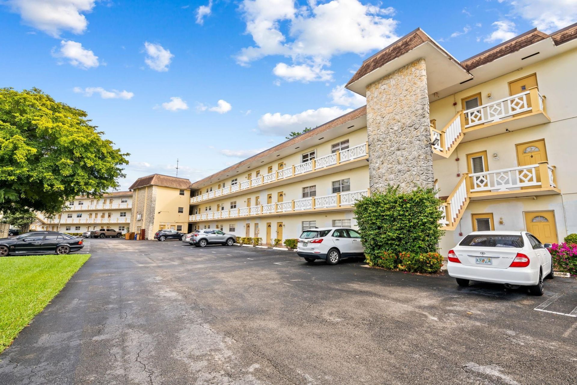 5151 W Oakland Park Boulevard, Unit 309, Lauderdale Lakes, FL 33313 Photo