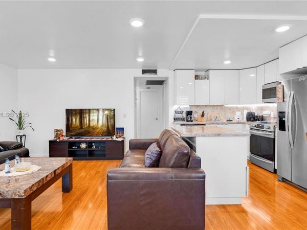 551 SW 135th Ave, Unit 208B, Pembroke Pines, FL 33027