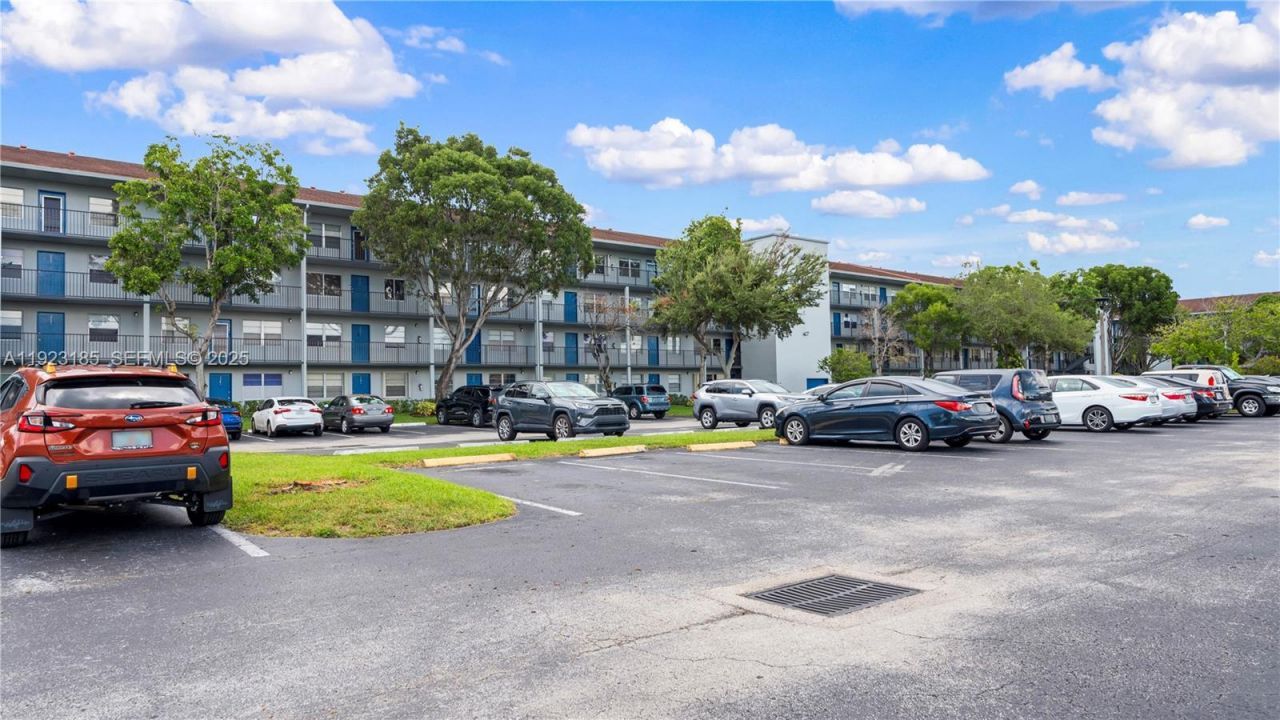 551 SW 135th Ave, Unit 208B, Pembroke Pines, FL 33027 Photo