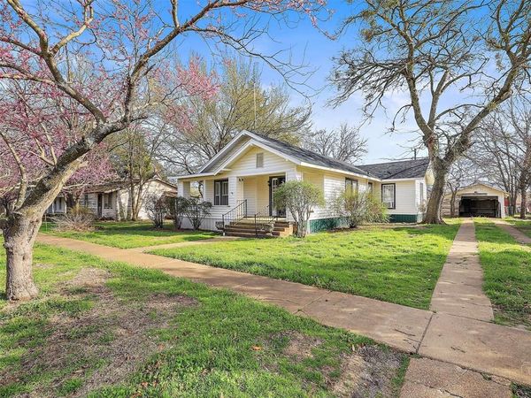 105 E Hunt Street, Leonard, TX 75452