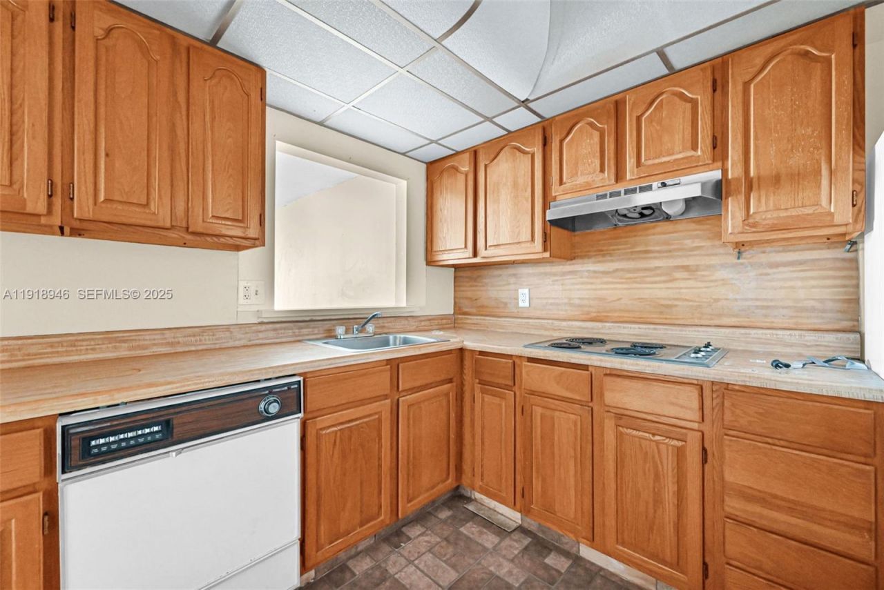 1830 Dixieanna St, Unit 506, Hollywood, FL 33020 Photo