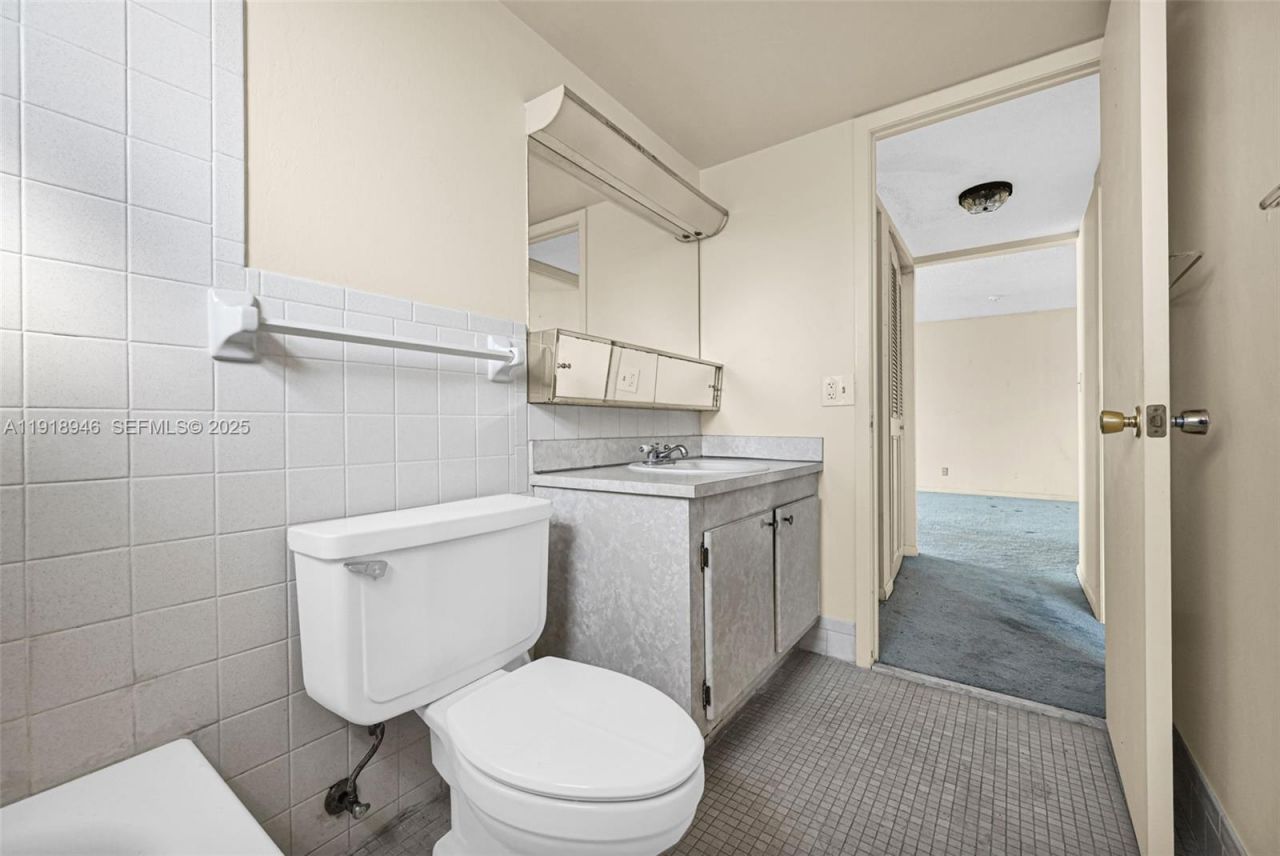 1830 Dixieanna St, Unit 506, Hollywood, FL 33020 Photo