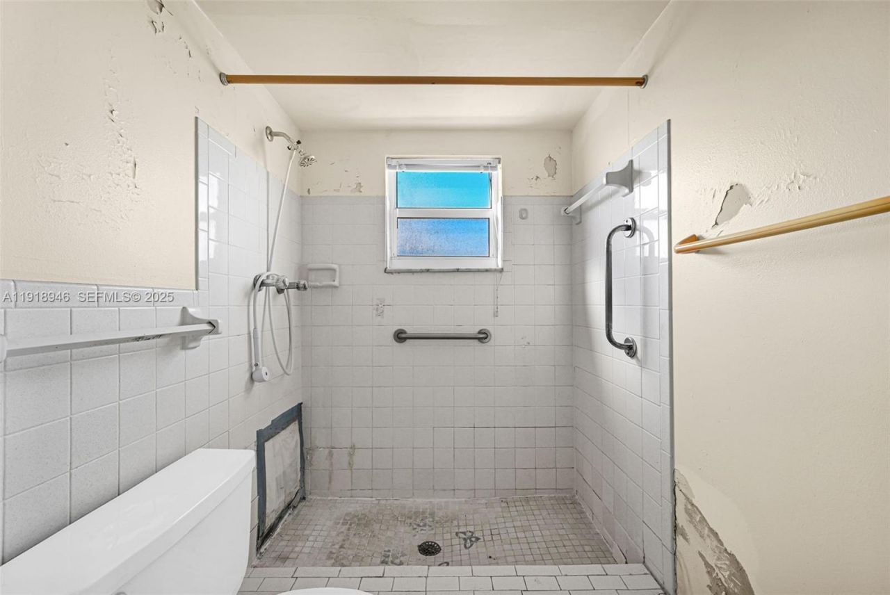 1830 Dixieanna St, Unit 506, Hollywood, FL 33020 Photo