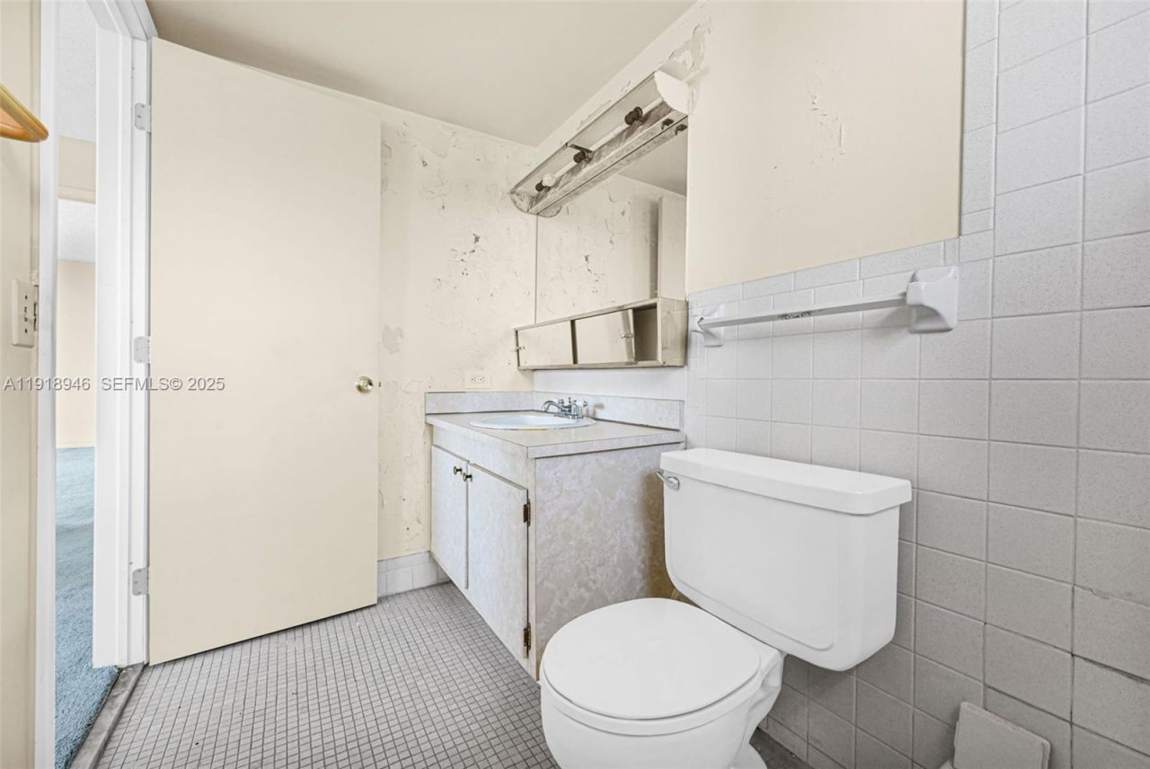 1830 Dixieanna St, Unit 506, Hollywood, FL 33020 Photo