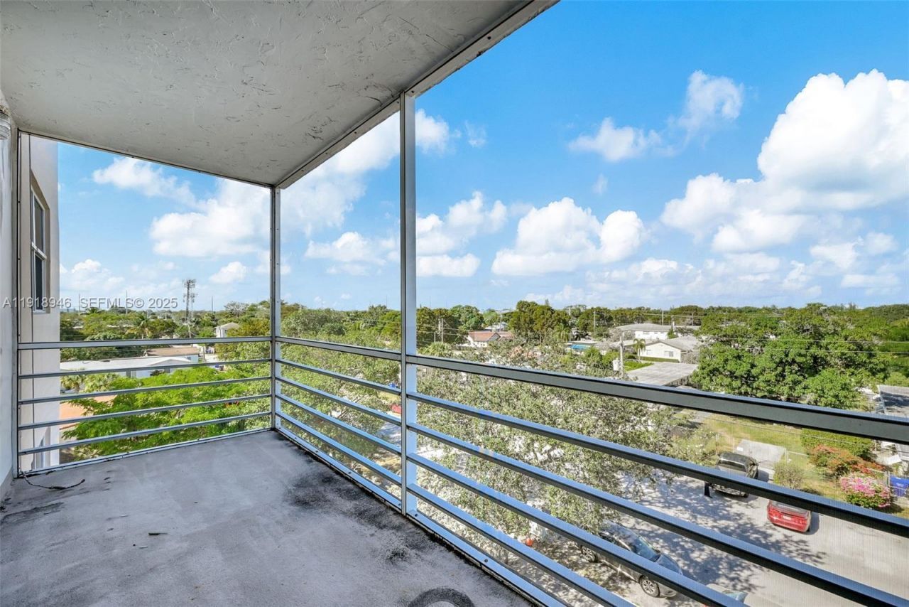 1830 Dixieanna St, Unit 506, Hollywood, FL 33020 Photo