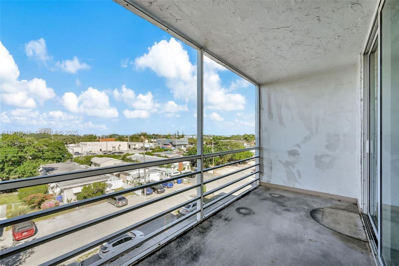 1830 Dixieanna St, Unit 506, Hollywood, FL 33020 Photo
