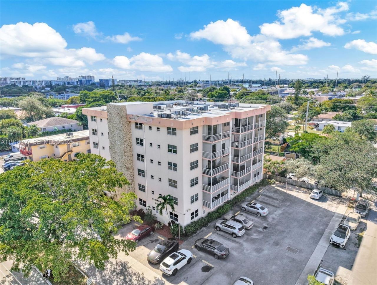 1830 Dixieanna St, Unit 506, Hollywood, FL 33020 Photo