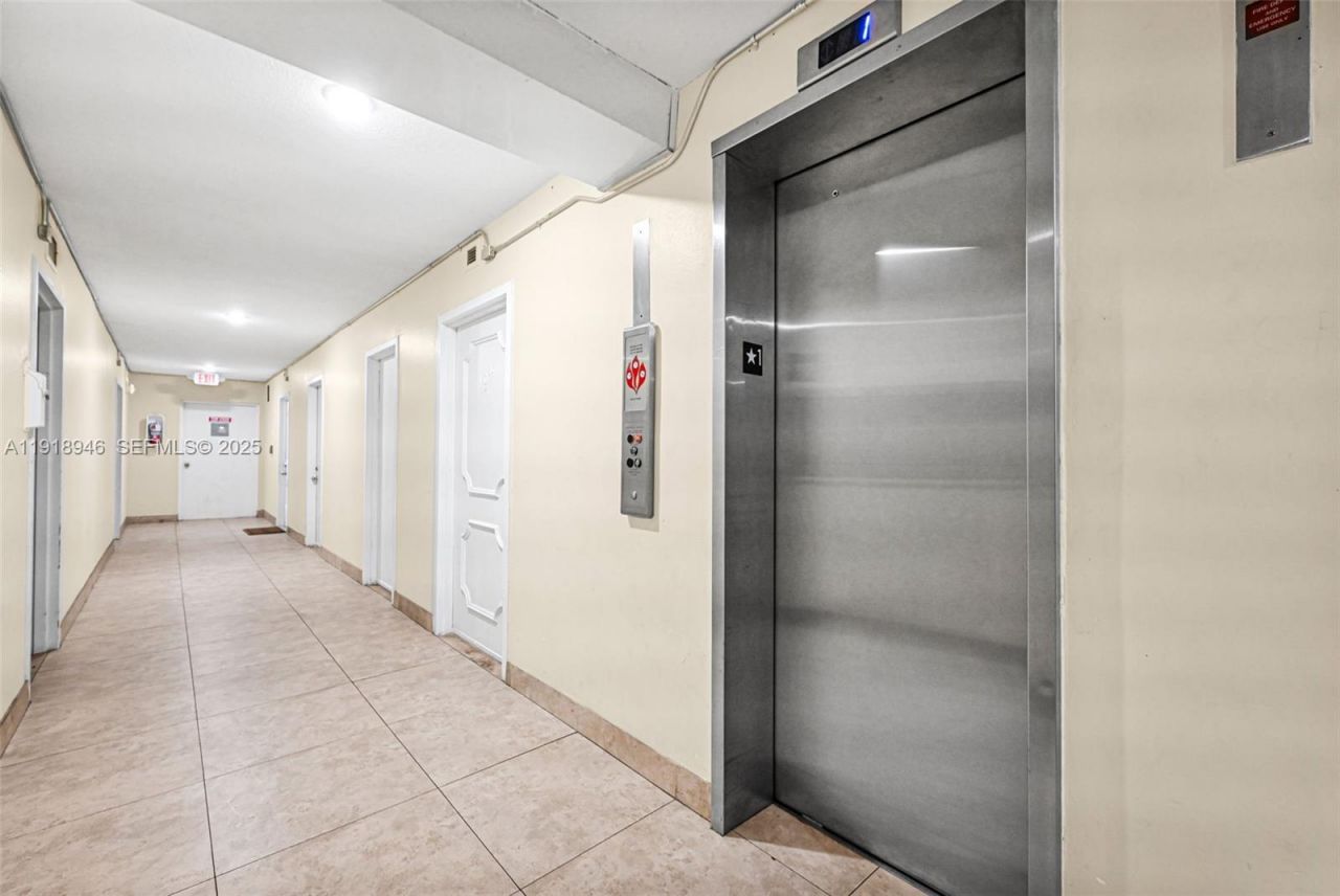 1830 Dixieanna St, Unit 506, Hollywood, FL 33020 Photo