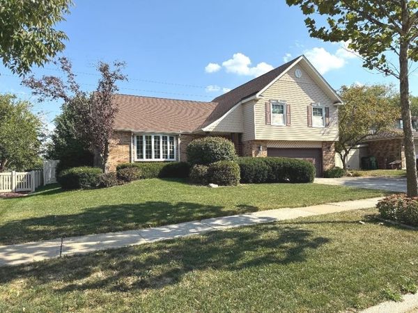 16401 Tanbark Drive, Tinley Park, IL 60477