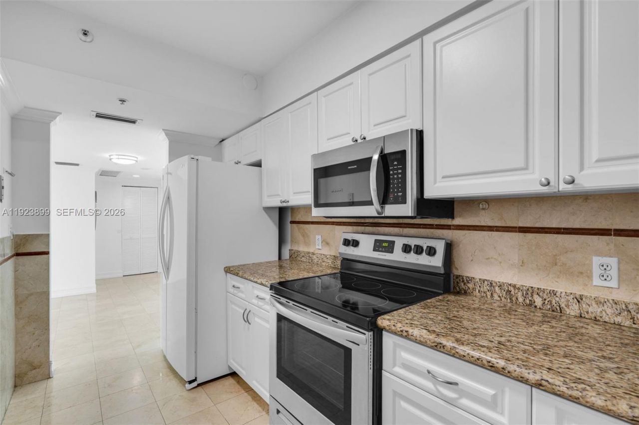 800 Claughton Island Dr, Unit 1202, Miami, FL 33131 Photo