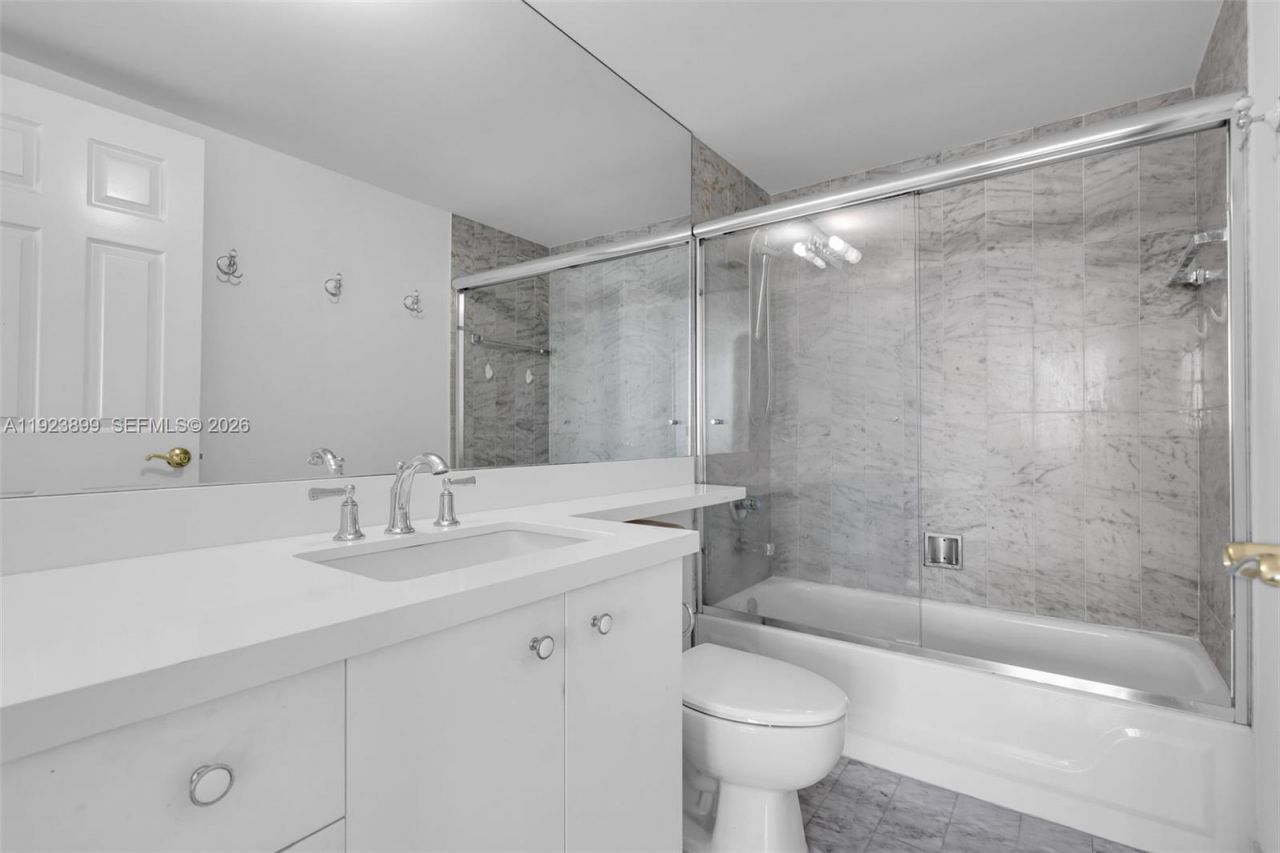 800 Claughton Island Dr, Unit 1202, Miami, FL 33131 Photo