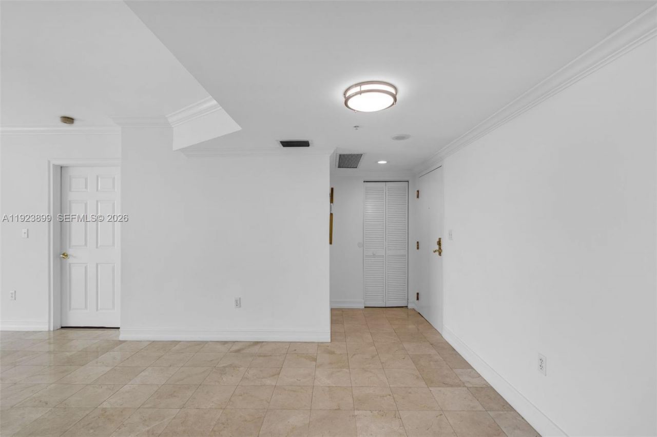 800 Claughton Island Dr, Unit 1202, Miami, FL 33131 Photo