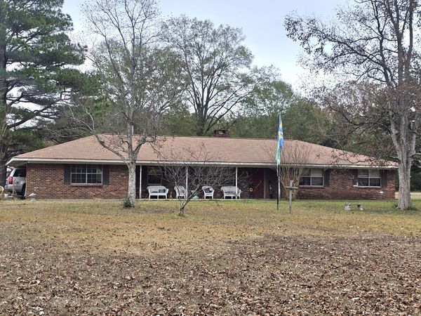 446 N TVA Rd, West Point, MS 39773