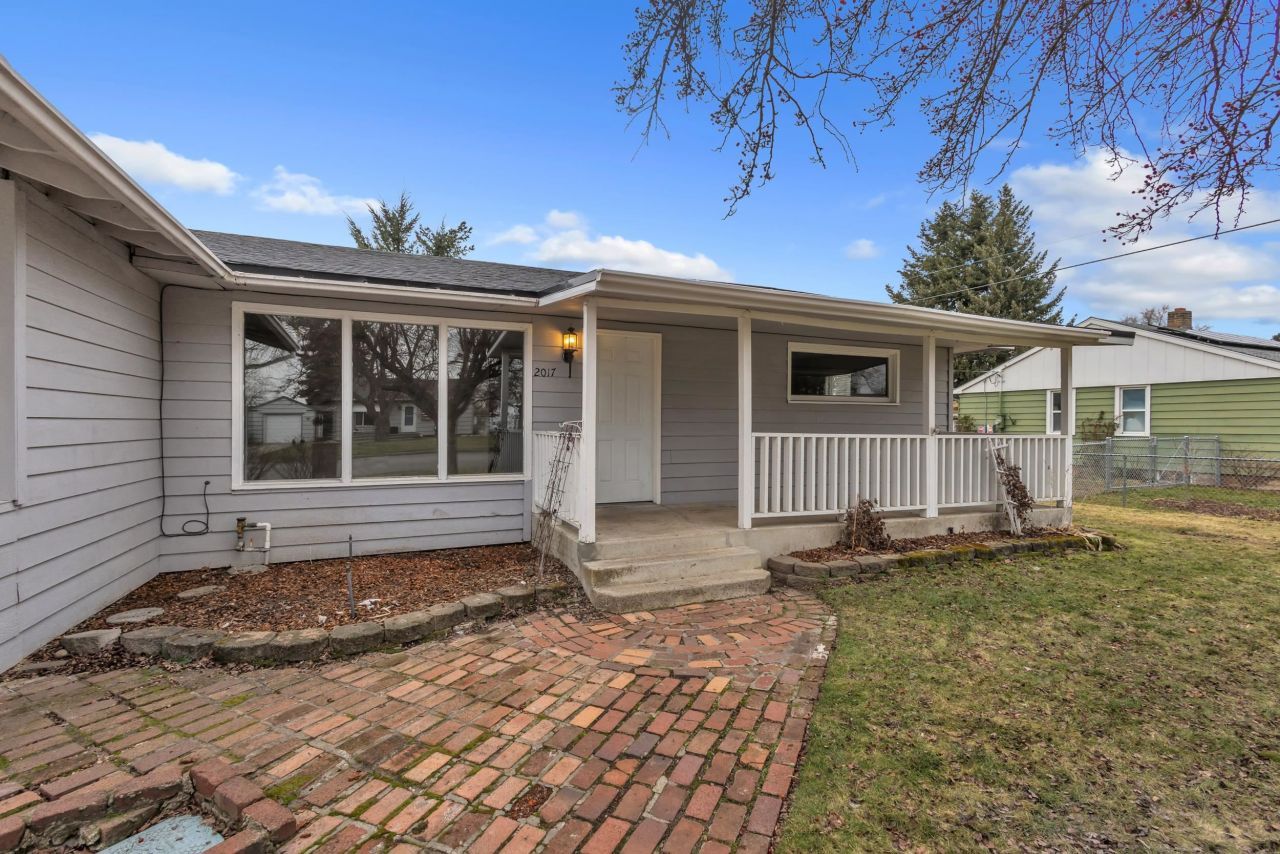 2017 N Laura St, Spokane, WA 99212 Main Photo