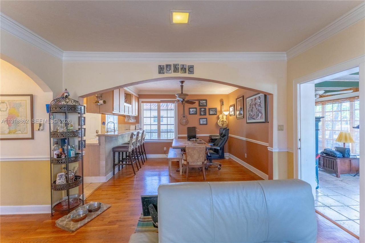 4250 SW 10th St, Miami, FL 33134 Photo