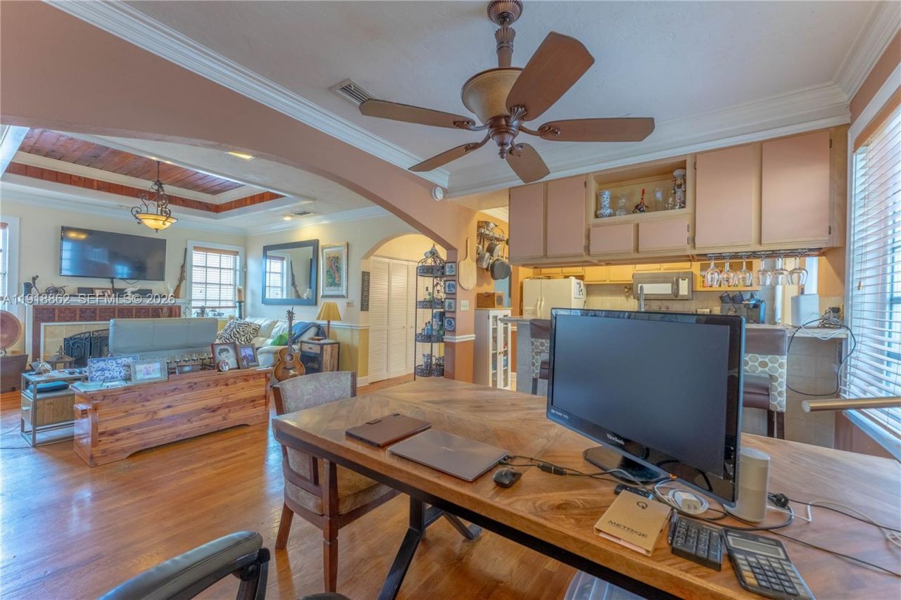 4250 SW 10th St, Miami, FL 33134 Photo