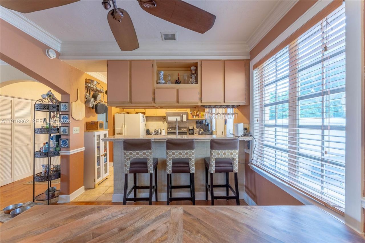 4250 SW 10th St, Miami, FL 33134 Photo