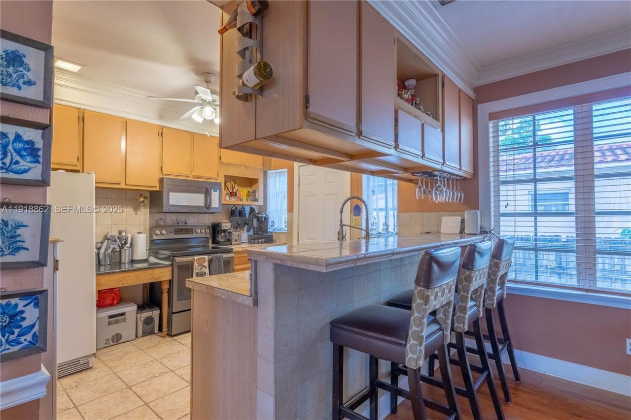 4250 SW 10th St, Miami, FL 33134 Photo