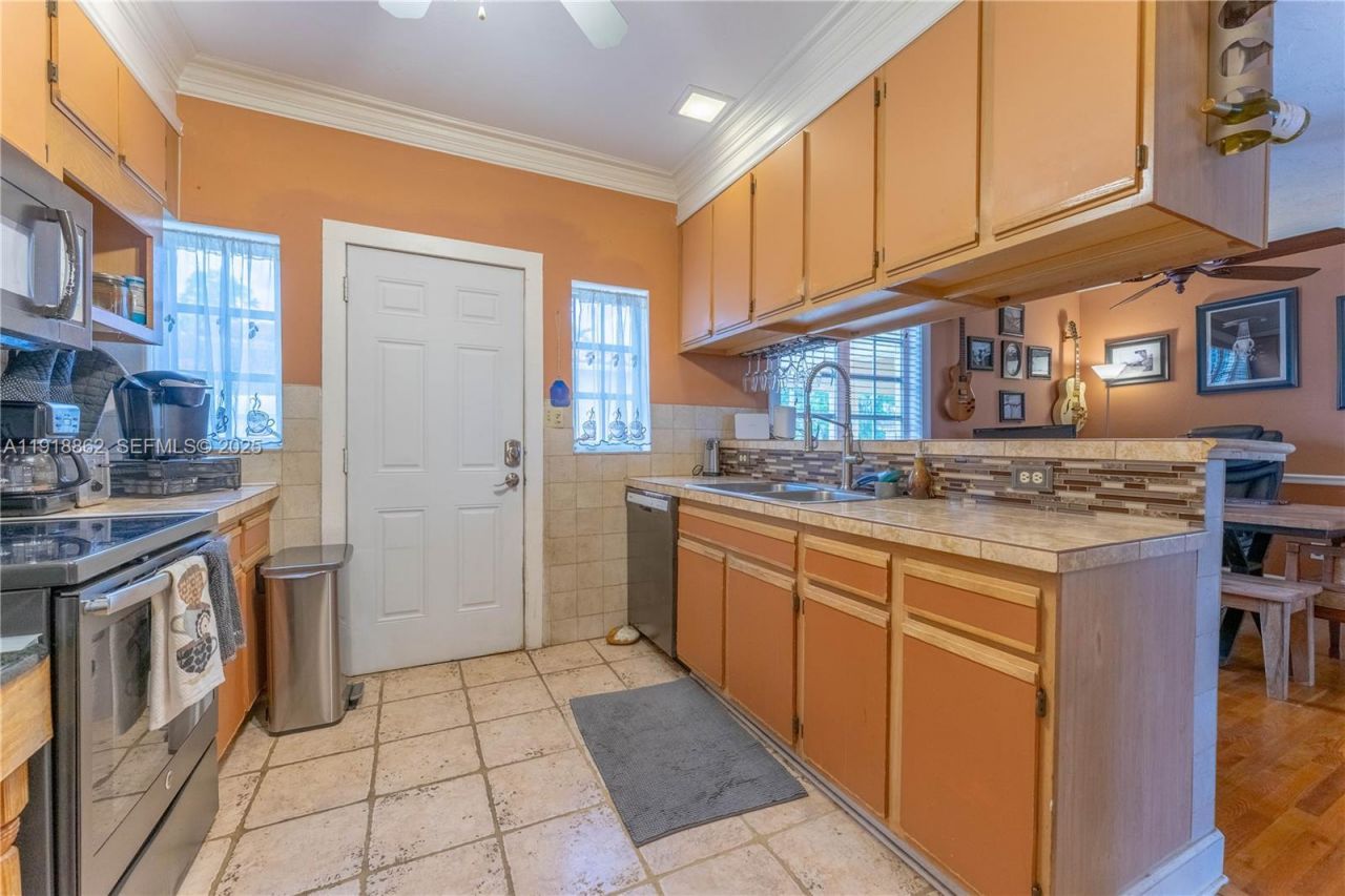 4250 SW 10th St, Miami, FL 33134 Photo