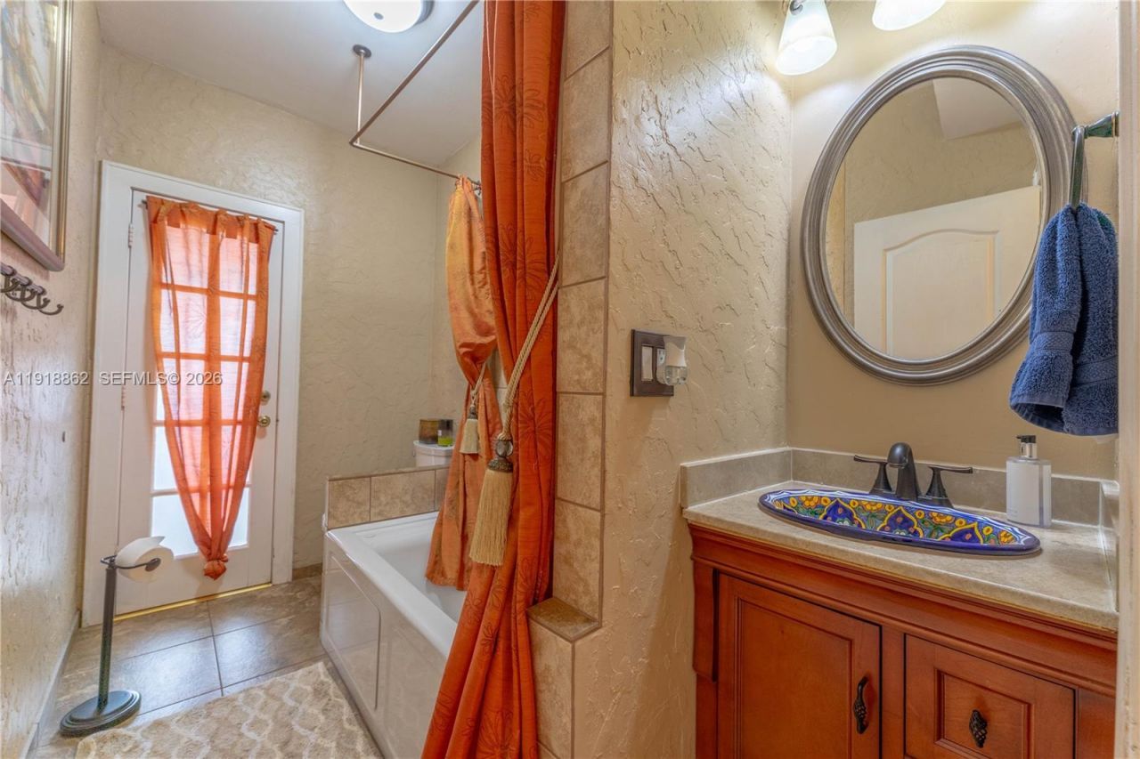 4250 SW 10th St, Miami, FL 33134 Photo