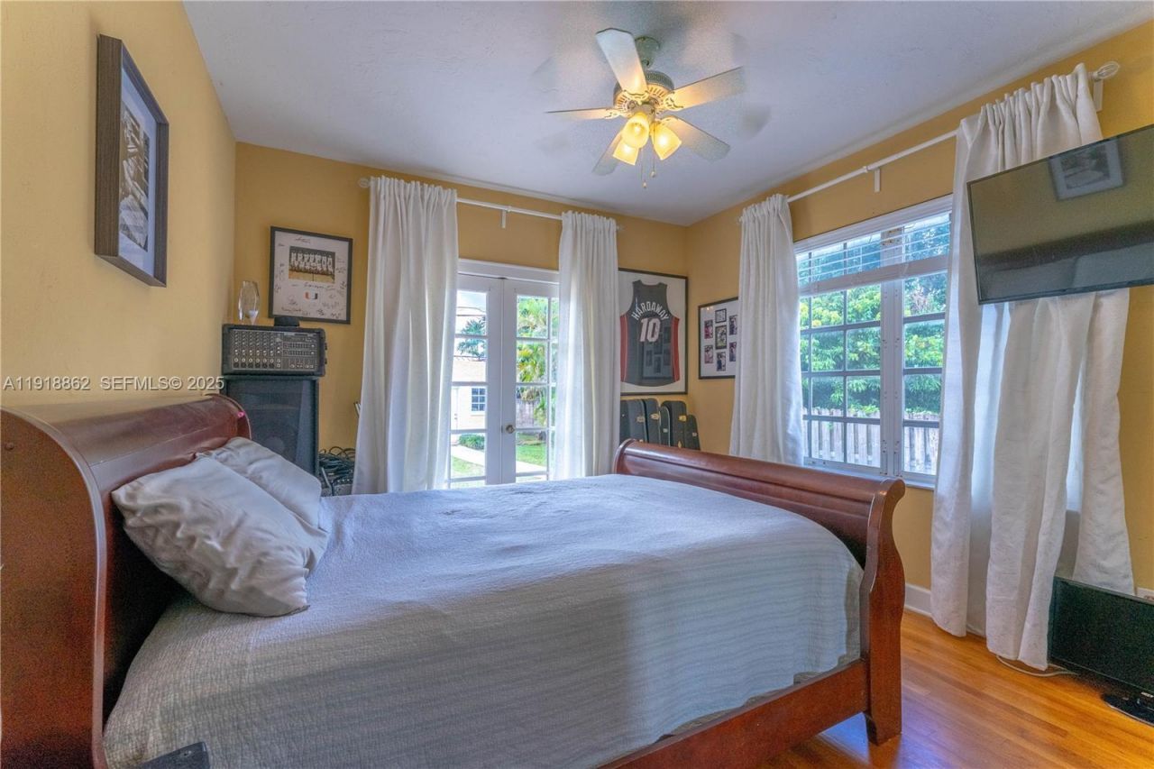 4250 SW 10th St, Miami, FL 33134 Photo