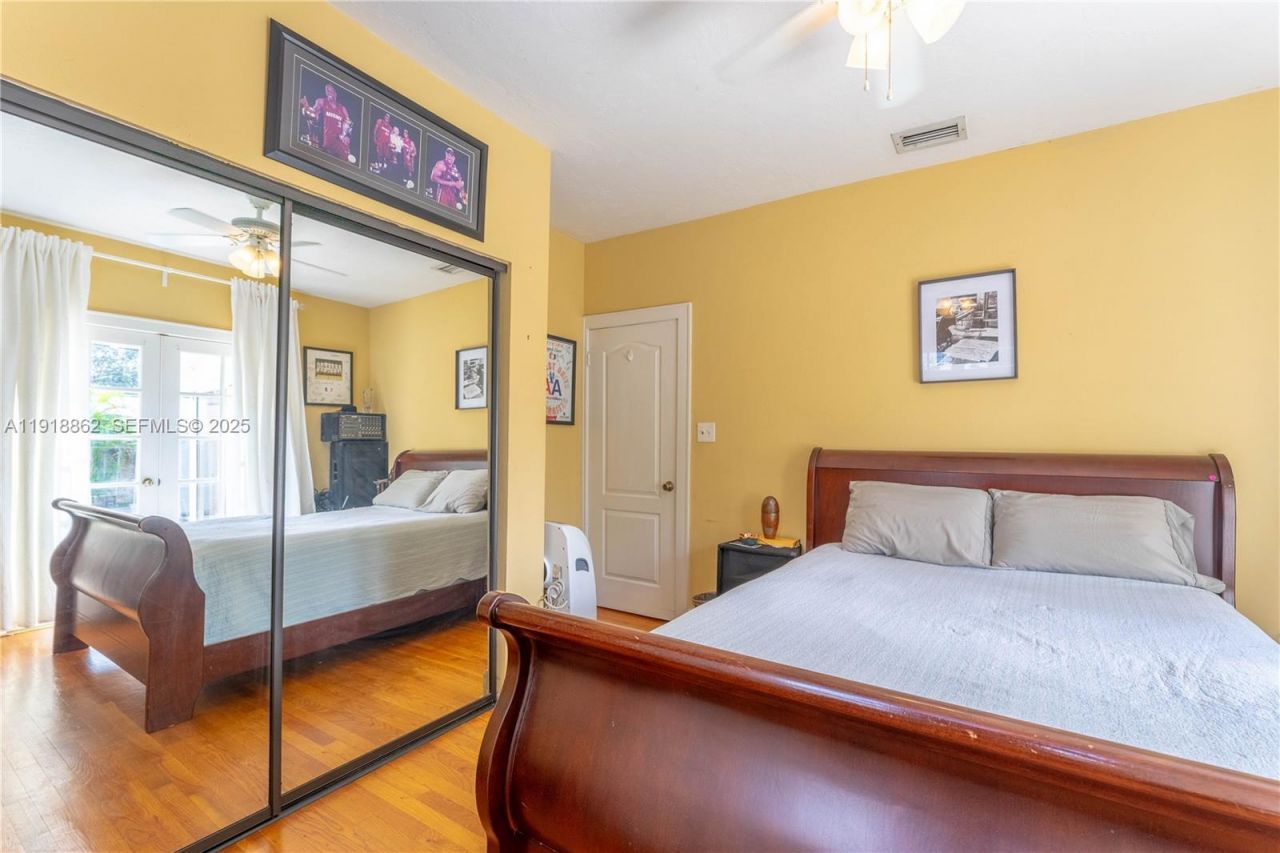 4250 SW 10th St, Miami, FL 33134 Photo