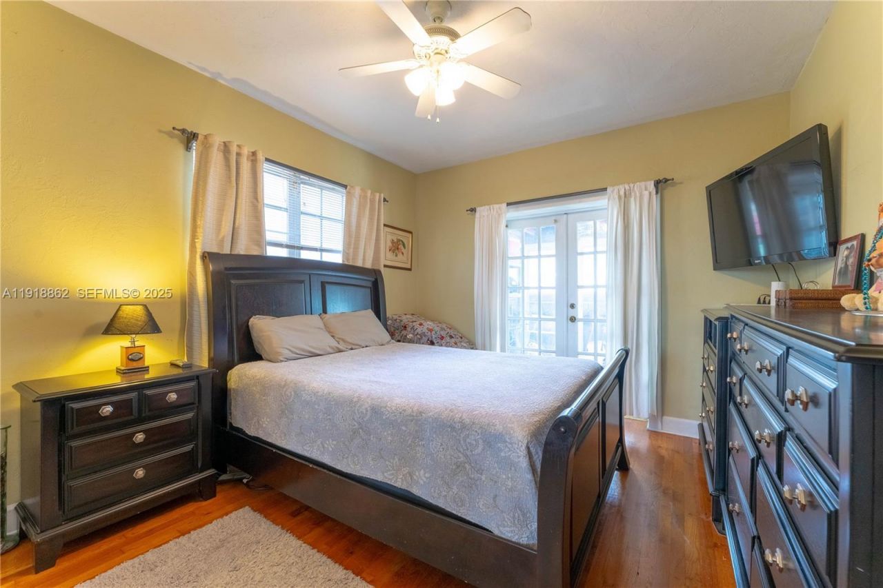 4250 SW 10th St, Miami, FL 33134 Photo