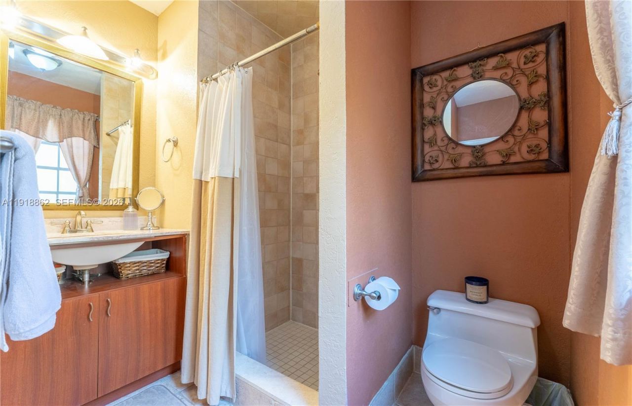 4250 SW 10th St, Miami, FL 33134 Photo