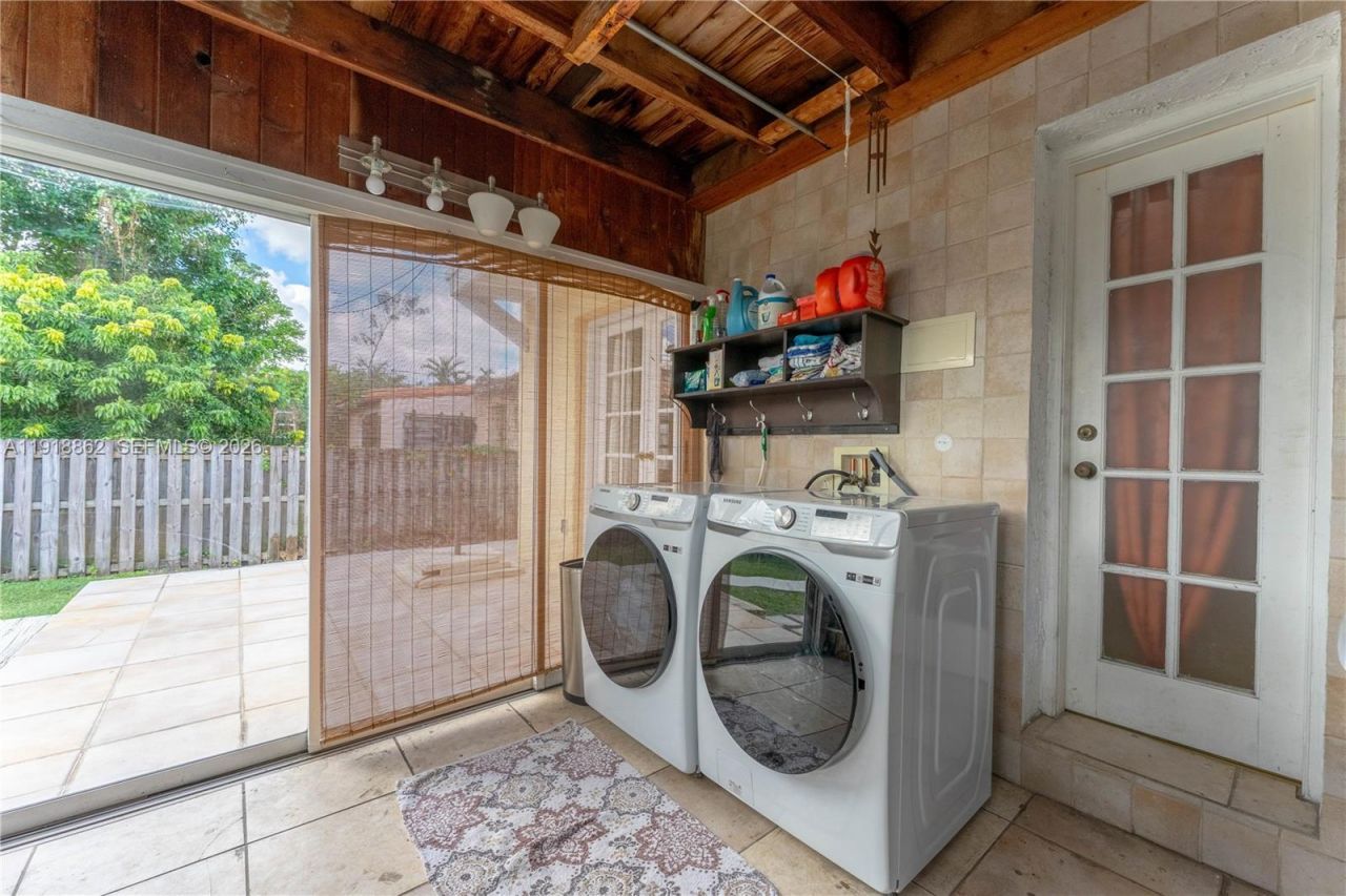 4250 SW 10th St, Miami, FL 33134 Photo