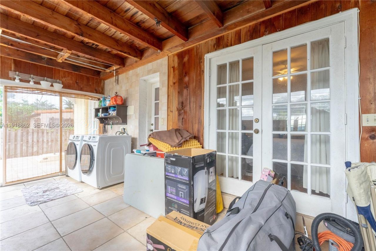 4250 SW 10th St, Miami, FL 33134 Photo