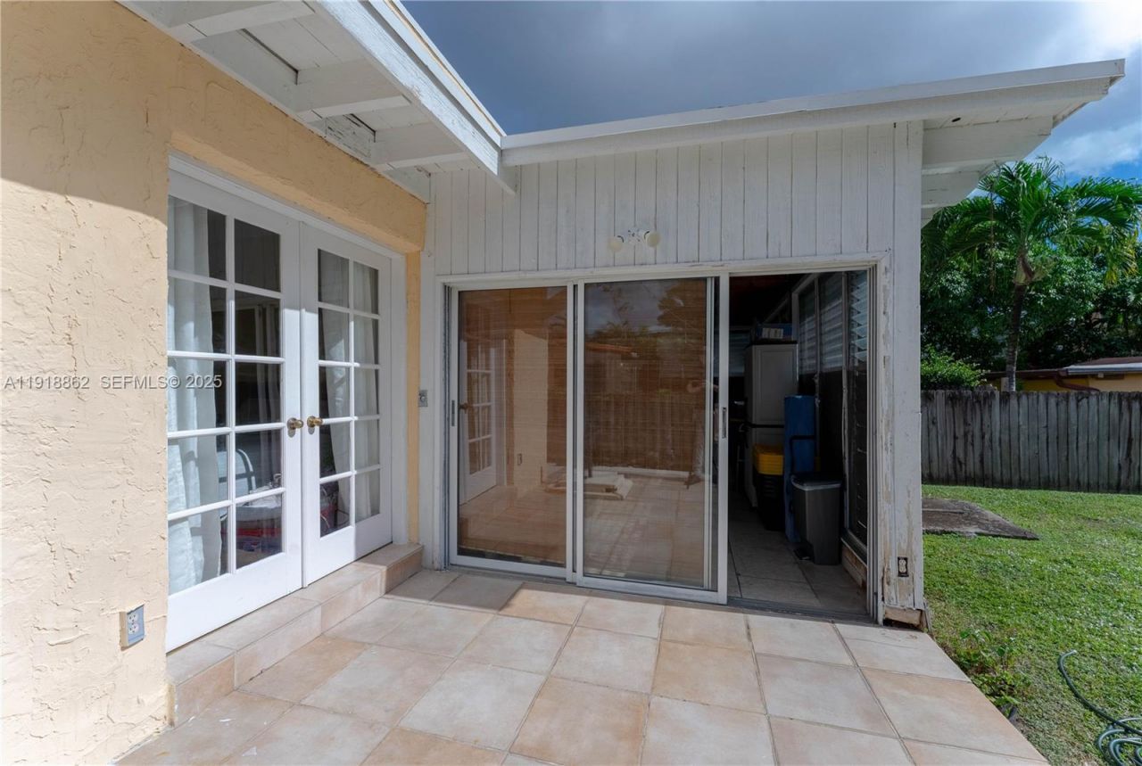 4250 SW 10th St, Miami, FL 33134 Photo