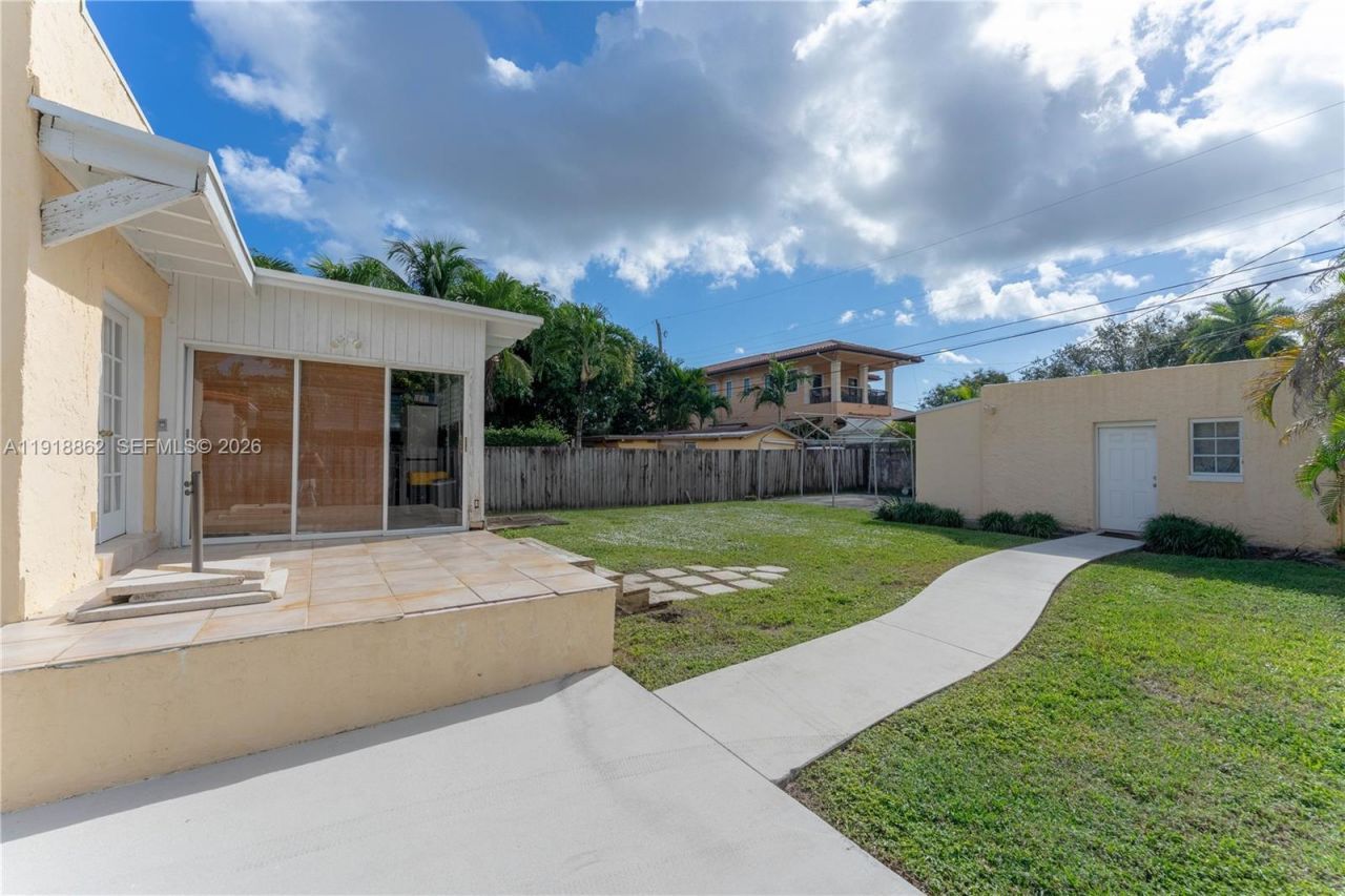 4250 SW 10th St, Miami, FL 33134 Photo